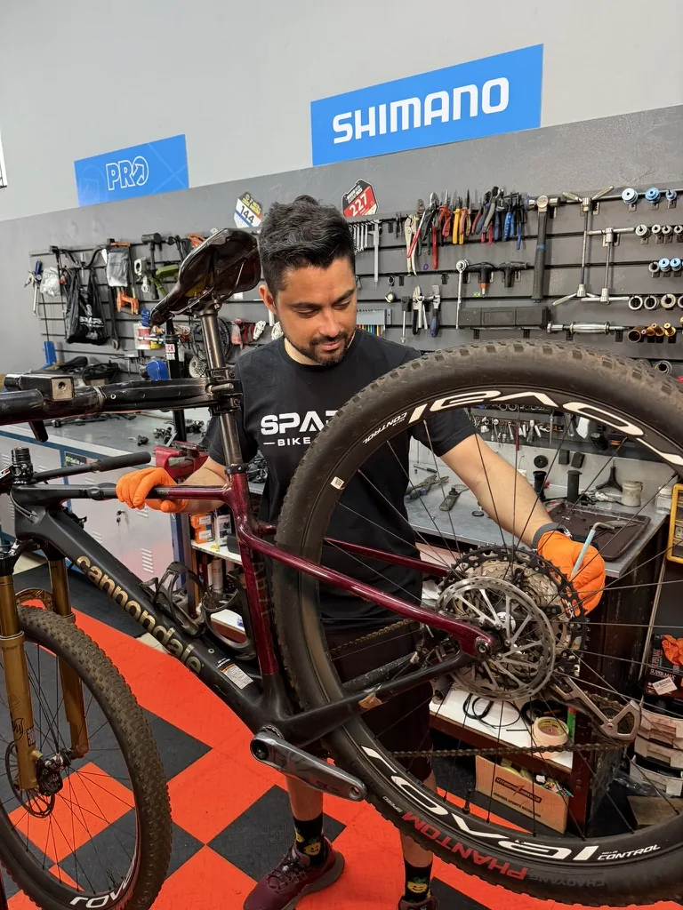 Centro Técnico e oficina especializada em bicicletas em Cândido Mota